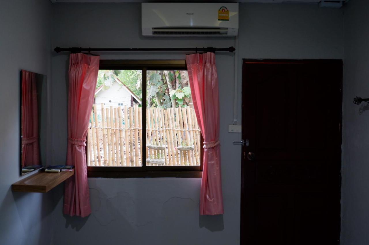 Marina Hut Guest House Koh Lanta Exterior photo